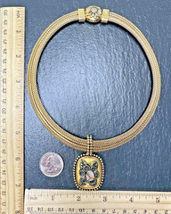 VINTAGE GOLD TONE FLEXIBLE COLLAR NECKLACE WITH MOP FLOWER PENDANT M531