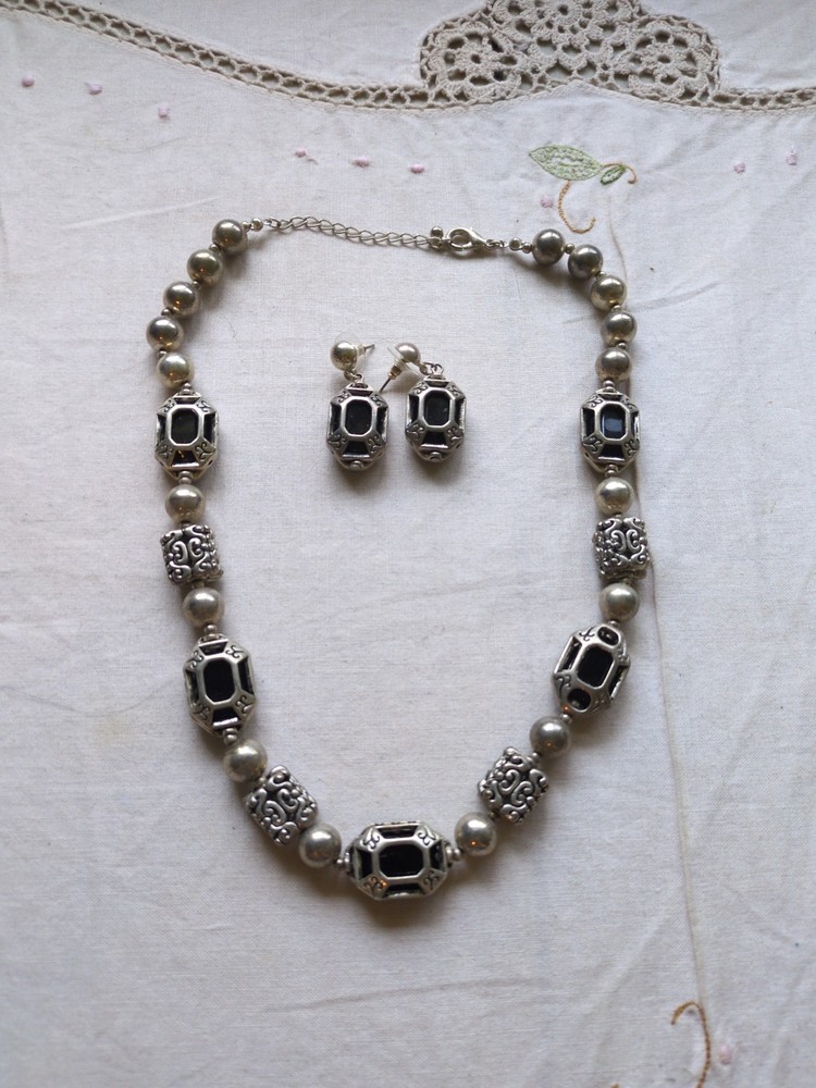 Vintage Onyx And Silver Tone Necklace And Earrings Set