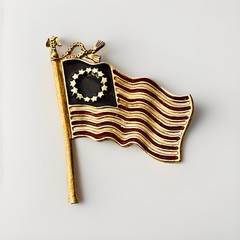 Vintage Betsy Ross 13 Star American Flag Pin