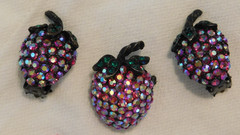 Weiss Aurora Borealis Rhinestone Strawberry Fruit Brooch & Earrings Vintage Set