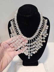Crystal glass bib necklace unsigned designer – ONE DANGLE IS MISSING BEADS