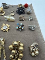 Vintage Jewelry Silver Gold Tone Lot Mismatched Wearable (20 Single Earrings)