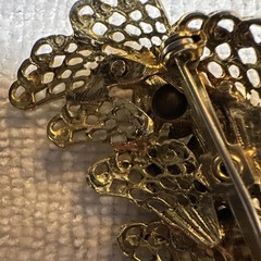 Vintage Filigree Leaf Watermelon Rivoli Vitrail Crystal Gold Tone Brooch Pin