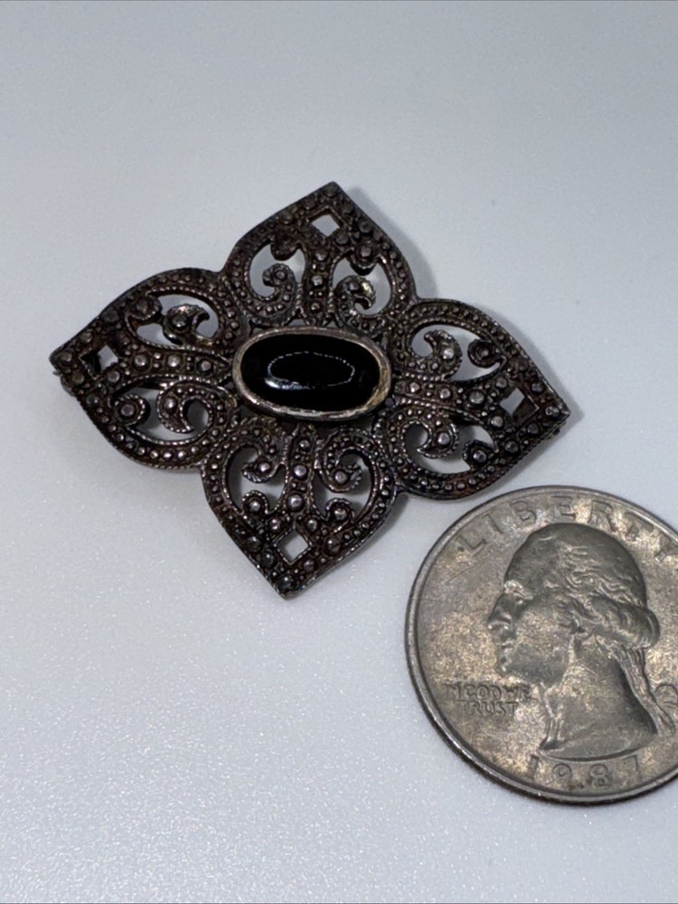 VINTAGE STERLING SILVER AND BLACK ONYX PIN BROOCH