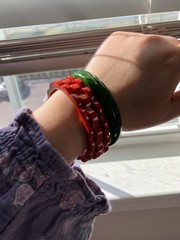 Lot Of 4 Vintage Green Leaf & Marbled Red Daisy Carved Bakelite Bangle Bracelets