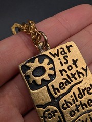 1968 Another Mother for Peace Anti War Vietnam Gold Tone Pendant 25″ Necklace