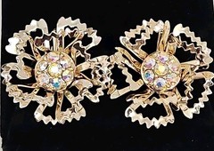 Vintage Sarah Coventry 1968 Allusion Flower AB Rhinestones Clip on Earrings NWOC