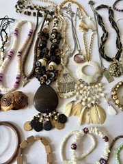 Vintage – Modern Wooden Boho Natural Jewelry Lot Puka Ocean Brown 35+ MoP