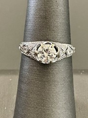 14KT White Gold 0.90CTW (0.80CT Center) Diamond Engagement Ring . Size 7(B71)