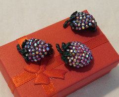 Weiss Aurora Borealis Rhinestone Strawberry Fruit Brooch & Earrings Vintage Set