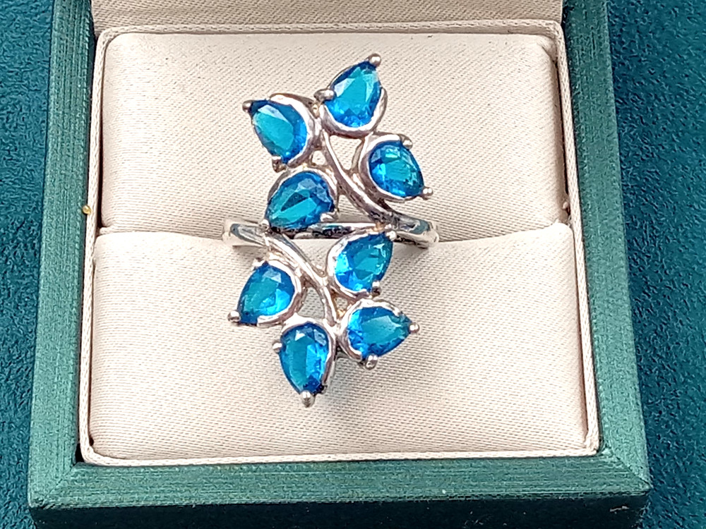 Sterling Silver Ring w. London Blue Faceted Topaz Gemstones in Leaf Pattern: S8