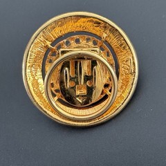 Vintage Lady Remington Hinged Scarf Clip Round Gold tone Black Cabochon Filigree