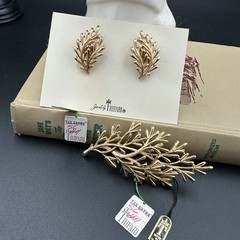 NWT VTG 1950s-1960s CROWN TRIFARI Gold-tone Branch Brooch Earrings Set Jewelry