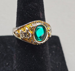 Vintage Army Victory Ring Green Cabochon Gold Tone Size 4.5 Military Patriotic