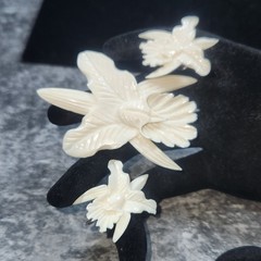 Vintage Carved Cream Orchid Brooch and Screw Back Earrings Set Floral Jewelry