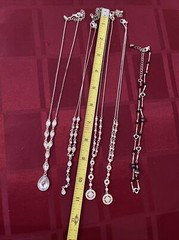 ❤️VTG LOT OF 5 NECKLACES. 2 ARE AVON & OTHERS UNBRANDED. VERY NICE❤️