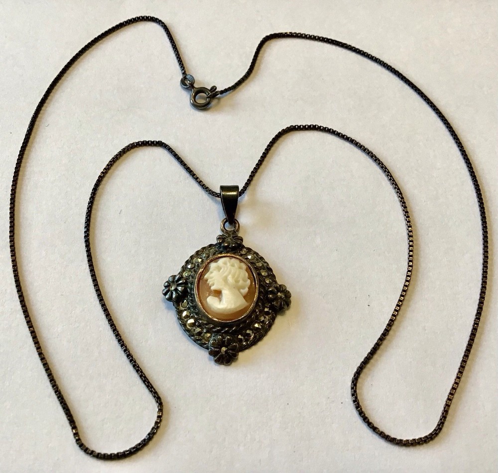 VINTAGE ART DECO STERLING SILVER SHELL CAMEO AND MARCASITE PENDANT NECKLACE B23