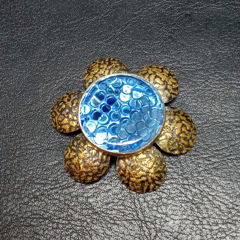 Vintage/Antique Flower Brooch Blue Glass C Clasp Brass. 8325