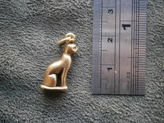 Bast Bastet Egyptian Seated Cat Vintage Goldtone Bracelet Charm Pendant 2.0g