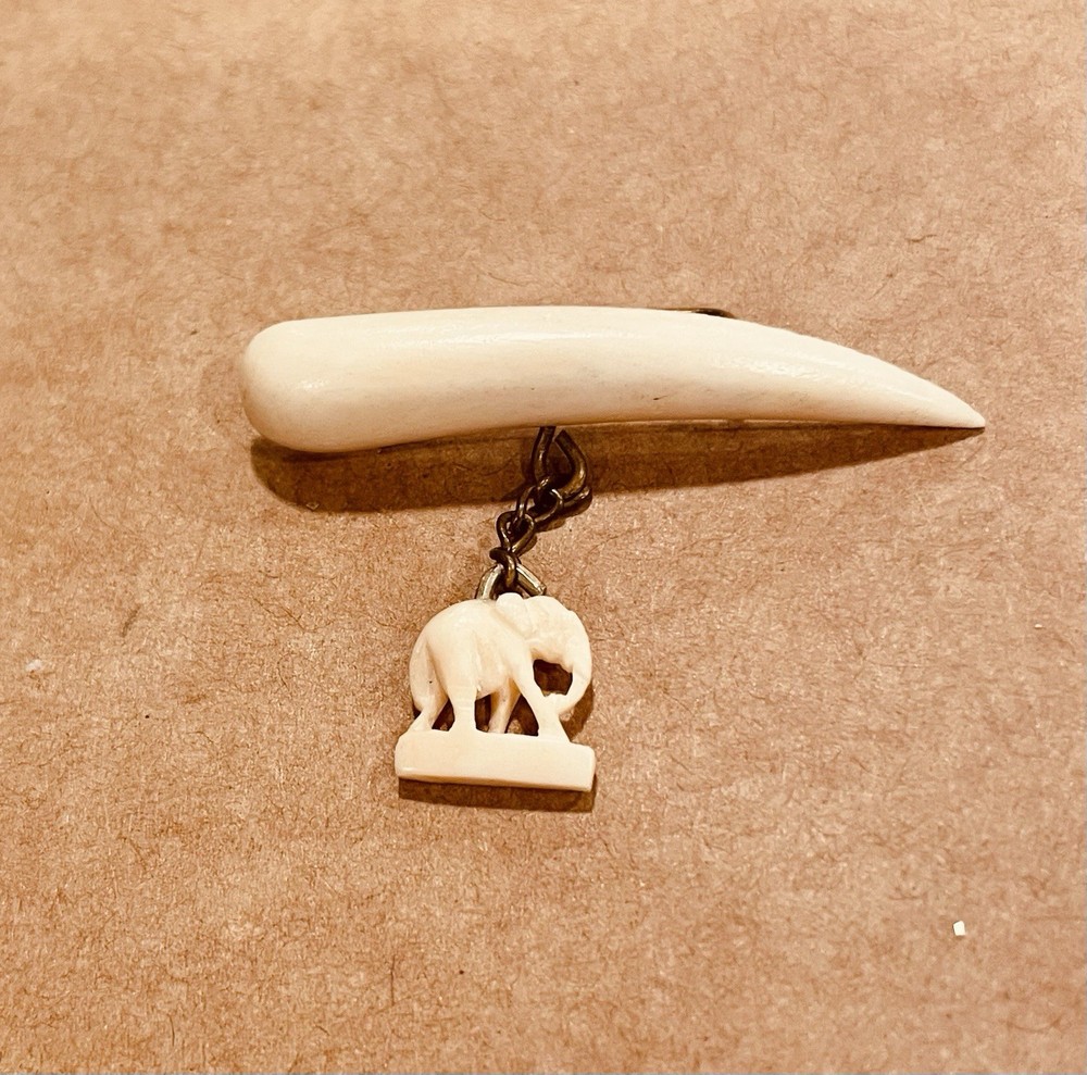 VINTAGE CELLULOID DANGLE ELEPHANT HORN BROOCH PIN Jungle safari