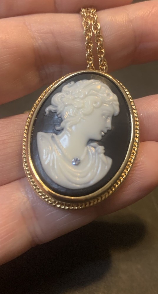 Vintage Goldtone Avon Black & White Cameo Rhinestone Pendant Brooch Pin Necklace