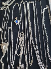 #21 VINTAGE LOT OF 28 pcs. OF MIXED JEWLERY NECKLACES ETC. FROM A LOCAL ESTATE