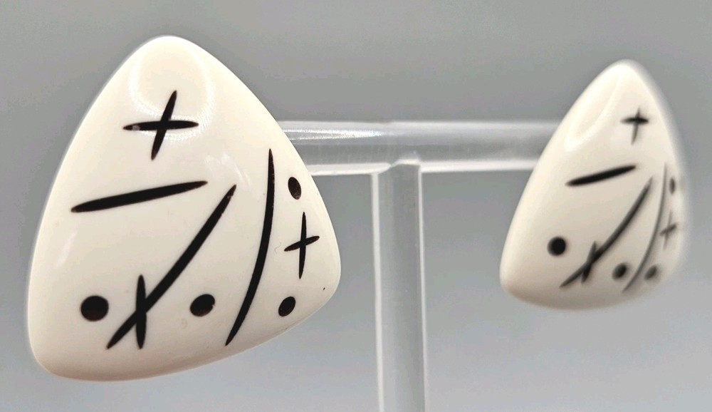 Vintage White Geometric Earrings Triangle Pop Art Graphics Post Pierced 1970s