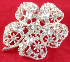 2.5″ VTG REFRACTIVE CLEAR GLASS RHINESTONE & SILVER TONE DAISY FLOWER BROOCH PIN