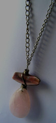 VTG Rose Quartz Teadpoop Pendant Necklace suspended from deco silver bail.