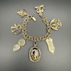 Vintage Gold Tone Asian Charm Bracelet Reverse Carved Lucite Giesha Intaglio 7″