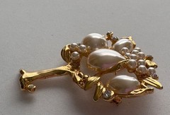 VINTAGE CHRISTMAS TREE BROOCH PIN FAUX PEARLS GOLD NOVELTY GEM CRAFT STYL HTF 53