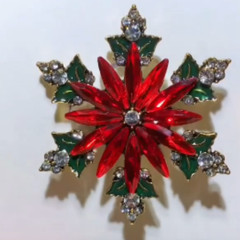Sparkling Christmas Snowflake Brooch Delicate Rhinestone Badge Pin Fashion Women