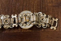 Unbranded Flower Bracelet GoldToned Enamel Faux Pearl 7”