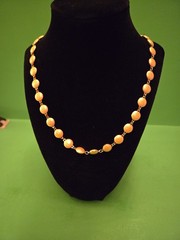 Vintage Avon Pretty Creamy Beige Gold Tone necklace