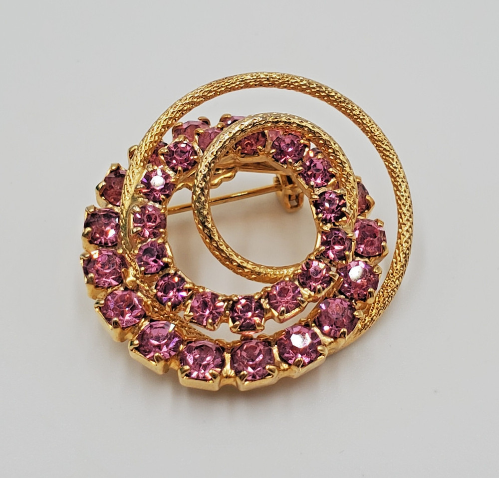 Brilliant Pink Crystal Brooch 1.25in Textured Gold Tone Quality Rhinestone VTG