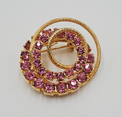 Brilliant Pink Crystal Brooch 1.25in Textured Gold Tone Quality Rhinestone VTG