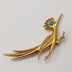 Vintage Sculptural Running Bird Brooch Gold Tone Statement Figural Jewelry Bold