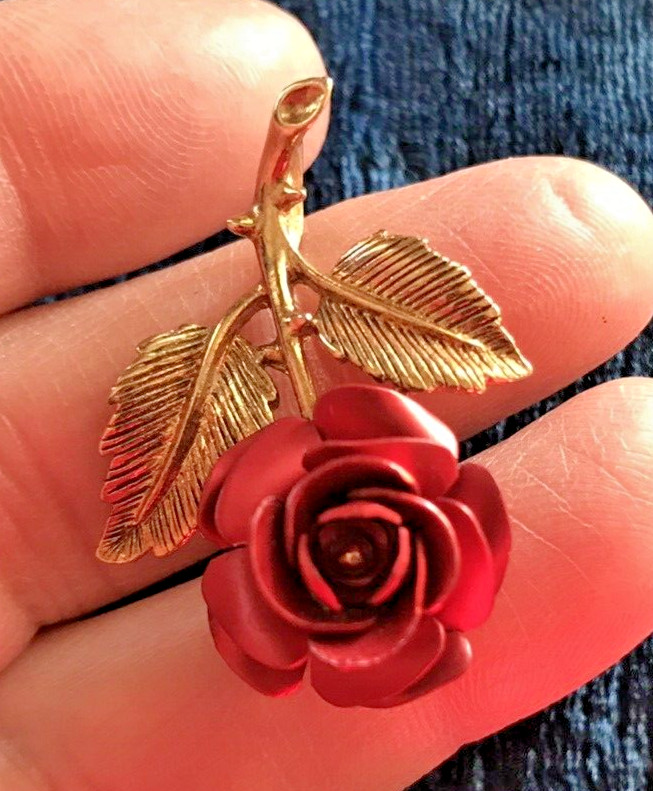 Vintage Cerrito (?) Long Stemmed Red Rose and Gold Tone Pendant 1.5′ (No Chain)