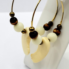 Southwest Style Beaded Wire Hoop w Faux Resin Claw or Tooth Vtg Pierced Earrings