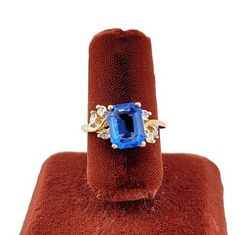 Vtg Sz 8 Ring Blue Clear Cubic Zirconia Beautiful Jewelry Elegant Glam Signed A