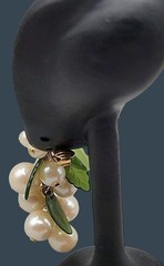 Vtg Avon Pearlesque Grape Cluster Dangling Post Earrings 1997 Faux Jade Accent