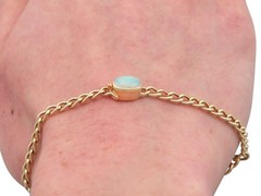 9.50Ct White Opal and 0.24Ct Diamond 15k Yellow Gold Necklace / Bracelet Set