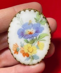 Vintage Oval White Green Yellow Blue Flower Glass Cameo Cab Scarf Clip Gold tone