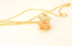 Vintage Good Luck Necklace WISHING WELL Pendant Gold Tone kitsch grannycore