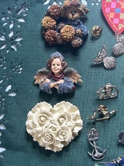 Brooch and pin lot Stickpin Brooches Gold Silver Tone Metal Mixed Materials Vtg