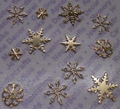 92413 Gold Plated.Assorted Snowflakes Findings / Blister Card x 4