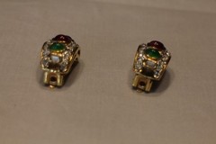 LES BERNARD VINTAGE GLASS CABACHON CLIPON EARRINGS