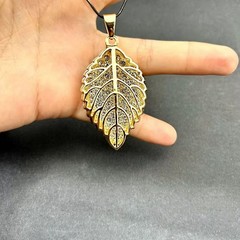 Alloy Metal Pendant With A Golden Necklace Perfectly Decorated