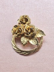 Vintage Goldtone Metal Rose Cluster On Wreath With Leaves Pendant Textured Metal