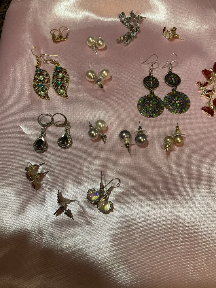 Women’s Fashion Costume Earrings Mixed Lot 15 pairs Multicolor Metal Imit Pearl